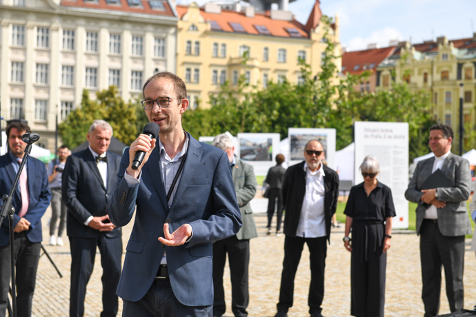 Po dlouhém čekání se Jiřák otevírá v nové podobě. Proměna ikonického náměstí přinesla více stromů, vody i příjemných míst k posezení Po dlouhém čekání se Jiřák otevírá v nové podobě. Proměna ikonického náměstí přinesla více stromů, vody i příjemných míst k posezení