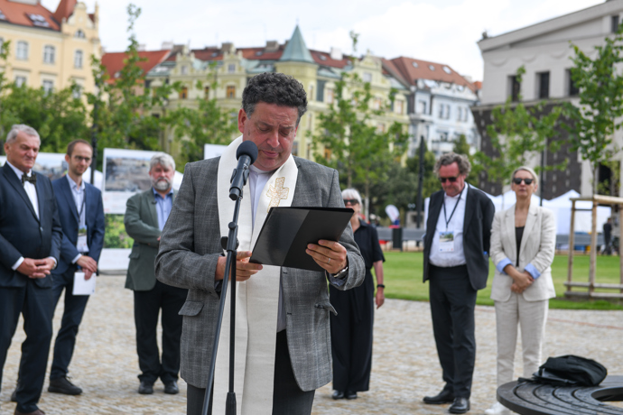 Po dlouhém čekání se Jiřák otevírá v nové podobě. Proměna ikonického náměstí přinesla více stromů, vody i příjemných míst k posezení Po dlouhém čekání se Jiřák otevírá v nové podobě. Proměna ikonického náměstí přinesla více stromů, vody i příjemných míst k posezení