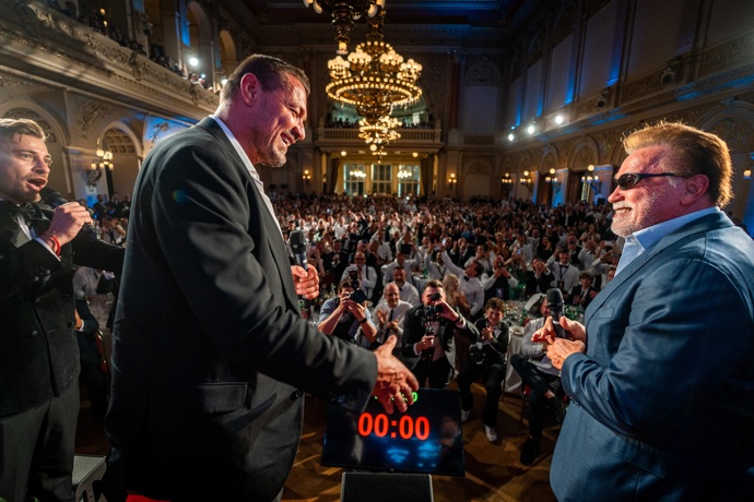 Celý večer byl rozdělen do tří pomyslných kapitol, které mapovaly rozdílné polohy Schwarzeneggerova života.