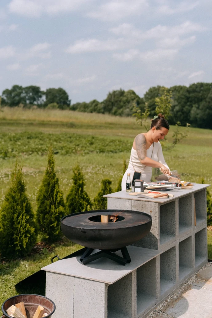 Sauna, gramofon, venkovní kuchyně i farmářské snídaně: Sabina s Petrem připravili pro hosty v Maringotce za humny místo pro snový odpočinek