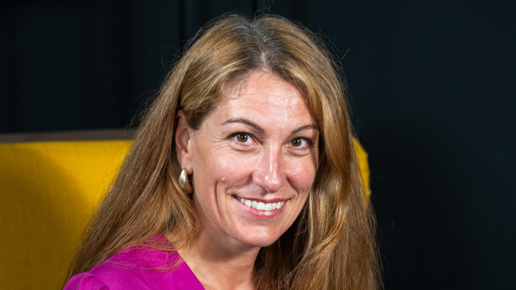 Extra host Eva Decroix 03