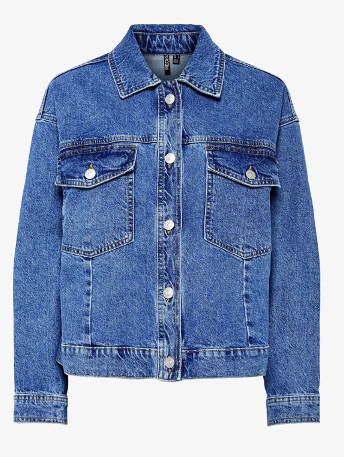 Denim i v létě? Proč ne. Vsaďte na tyto ikonické kousky a osvědčené kombinace