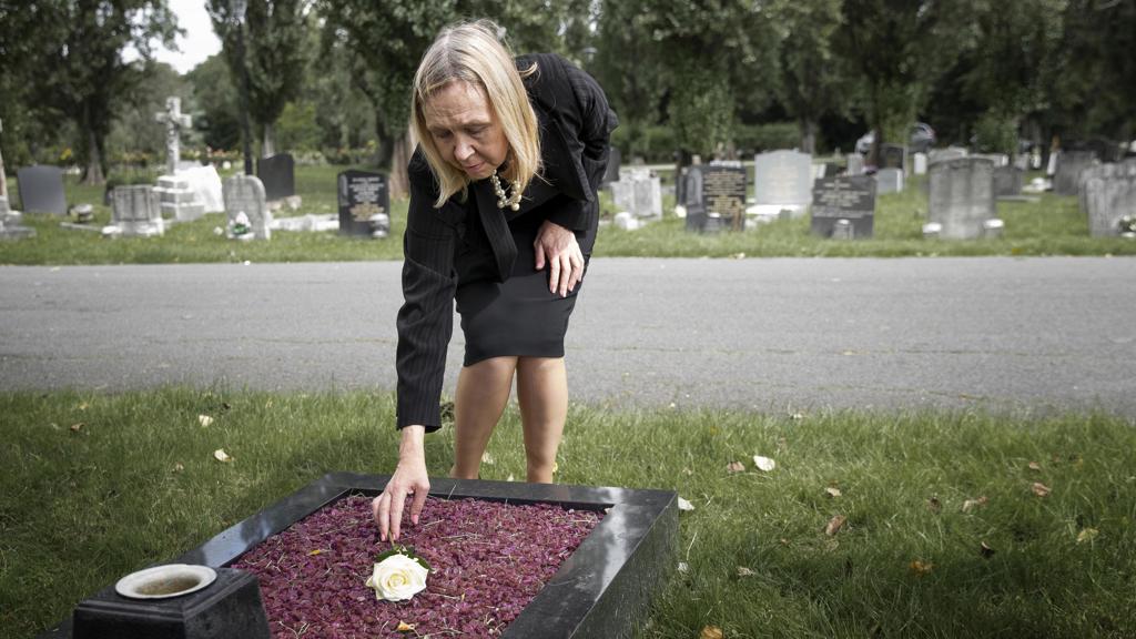 „Ze smrti mého manžela mě obviňuje vlastní dcera,” je zlomená Anna. Jak reagovat, radí psycholog Pavel Pařízek Anna (67): „Ze smrti mého manžela mě obviňuje vlastní dcera”. Psycholog radí
