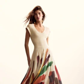 Asymetrické šaty Desigual, 2 219 Kč Asymetrické šaty Desigual, 2 219 Kč