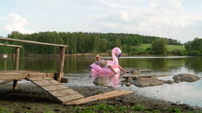 FOTO: Adam Vacula se opaloval na velkém plaměňákovi.
