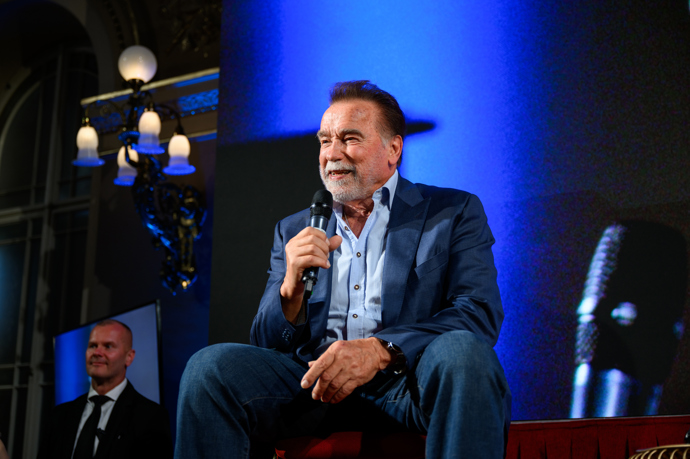 Arnold Schwarzenegger je sedminásobný vítěz Mr. Olympia, bývalý guvernér Kalifornie a jedna z nejvýraznějších osobností světového showbyznysu