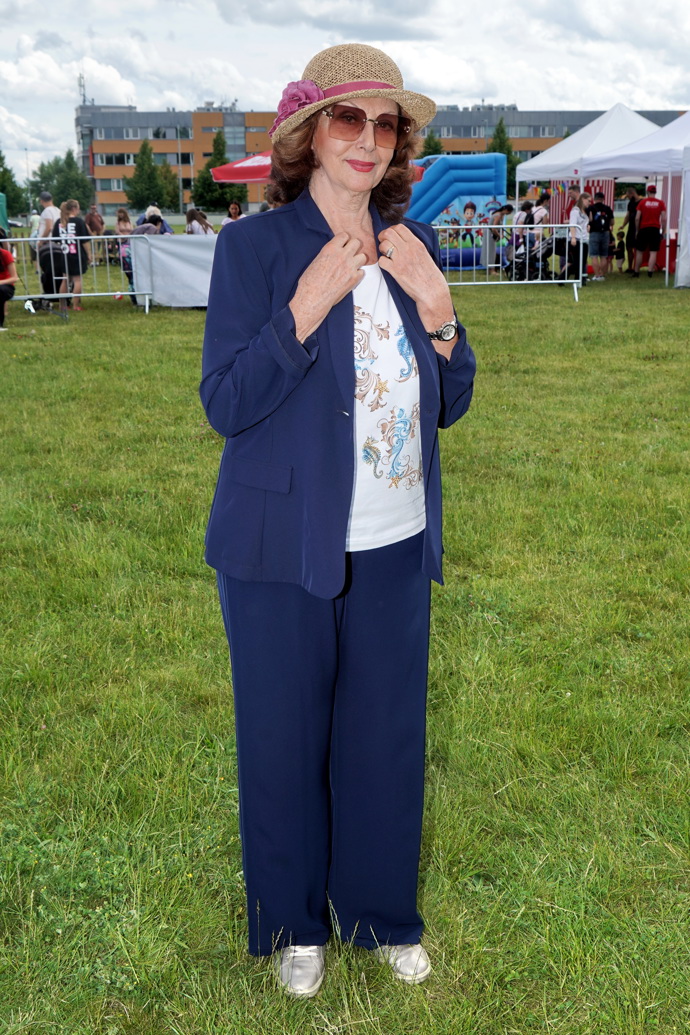 Nechyběla Saskia Burešová.