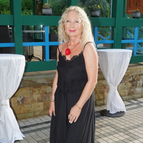 Světlana Nálepková zvolila velmi ženský look.