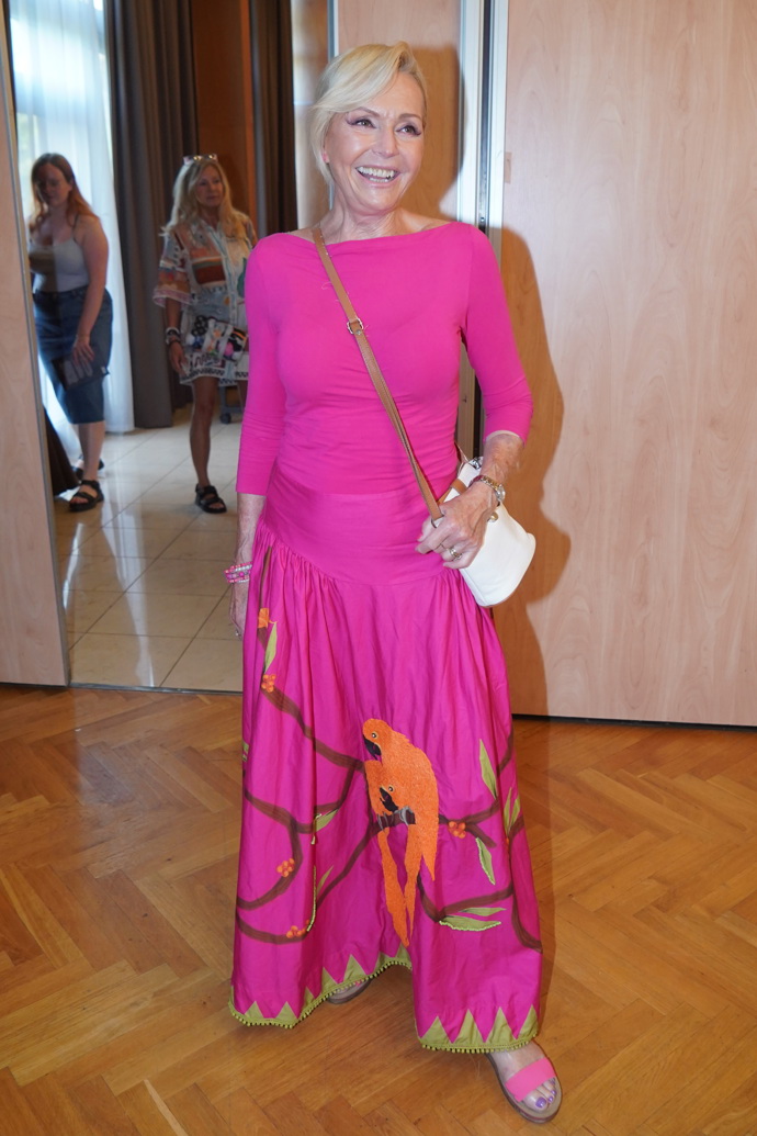 Zpěvačka zvolila dokonale letní outfit.