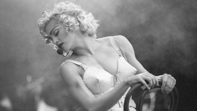 Madonna se nebojí vlasových experimentů a umí šokovat: Připomeňte si její ikonické proměny od 80. let do dneška Madonna se nebojí vlasových experimentů a umí šokovat: Připomeňte si její ikonické proměny od 80. let do dneška