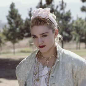 Madonna se nebojí vlasových experimentů a umí šokovat: Připomeňte si její ikonické proměny od 80. let do dneška Madonna se nebojí vlasových experimentů a umí šokovat: Připomeňte si její ikonické proměny od 80. let do dneška