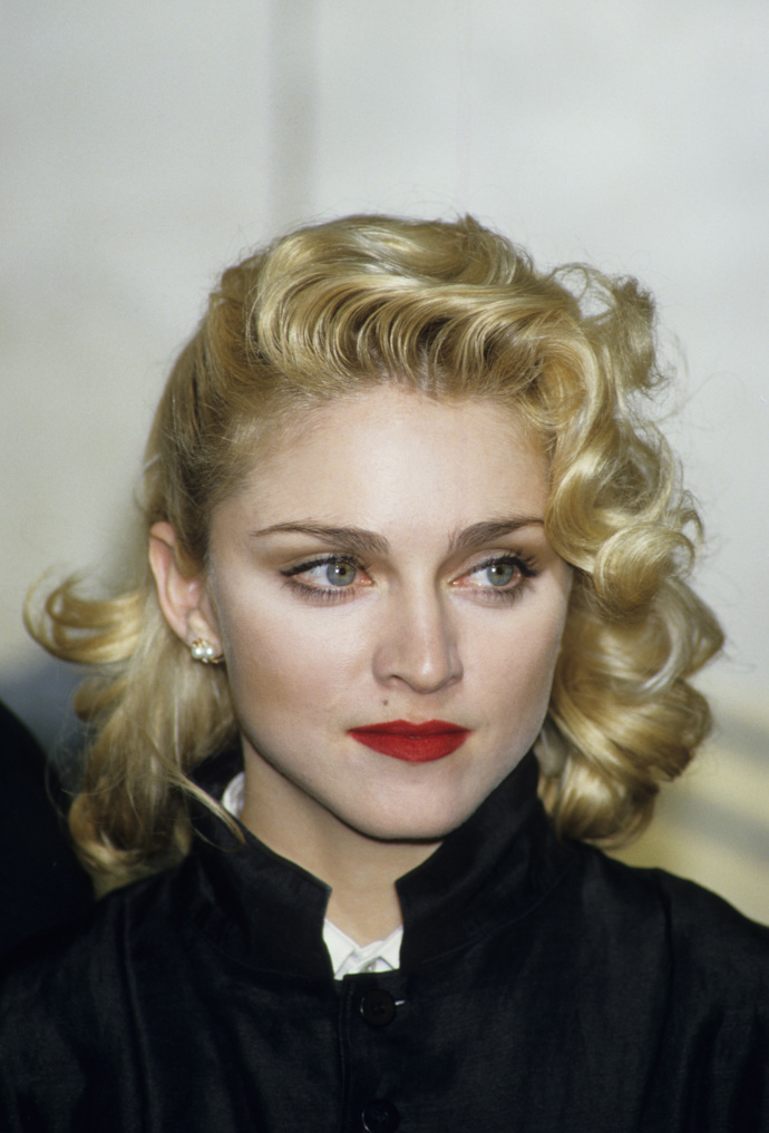 Madonna se nebojí vlasových experimentů a umí šokovat: Připomeňte si její ikonické proměny od 80. let do dneška Madonna se nebojí vlasových experimentů a umí šokovat: Připomeňte si její ikonické proměny od 80. let do dneška