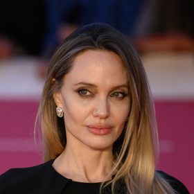 Angelina Jolie nosí Hamptons blond: Kadeřník vysvětluje, proč je tato barva vlasů skvělou strategií (nejen) pro zralejší ženy Angelina Jolie nosí Hamptons blond: Kadeřník vysvětluje, proč je tato barva vlasů skvělou strategií (nejen) pro zralejší ženy