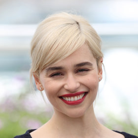 V roce 2018 se obarvila po vzoru postavy Daenerys na platinovou blond