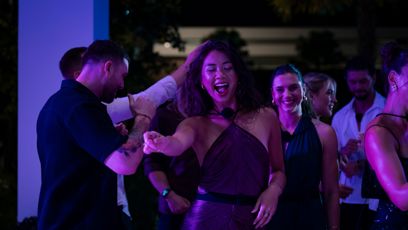 FOTO: Barbora Dyrynková a Natálie Matíková během party.