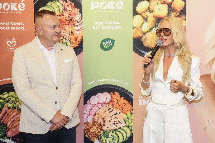 Modelka sestavila hned několik variant poké, která si k obědu můžete zakoupit i vy. 