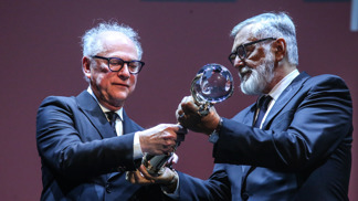 Kvíz: Pompézní šaty, narozeniny, hollywoodské hvězdy. Znáte nejen legendární okamžiky filmového festivalu v Karlových Varech? Kvíz: Pompézní šaty, narozeniny, hollywoodské hvězdy. Znáte nejen legendární okamžiky filmového festivalu v Karlových Varech?