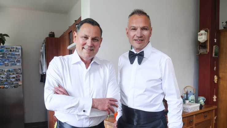 Novomanželé Pavel Vítek a Janis Sidovský.