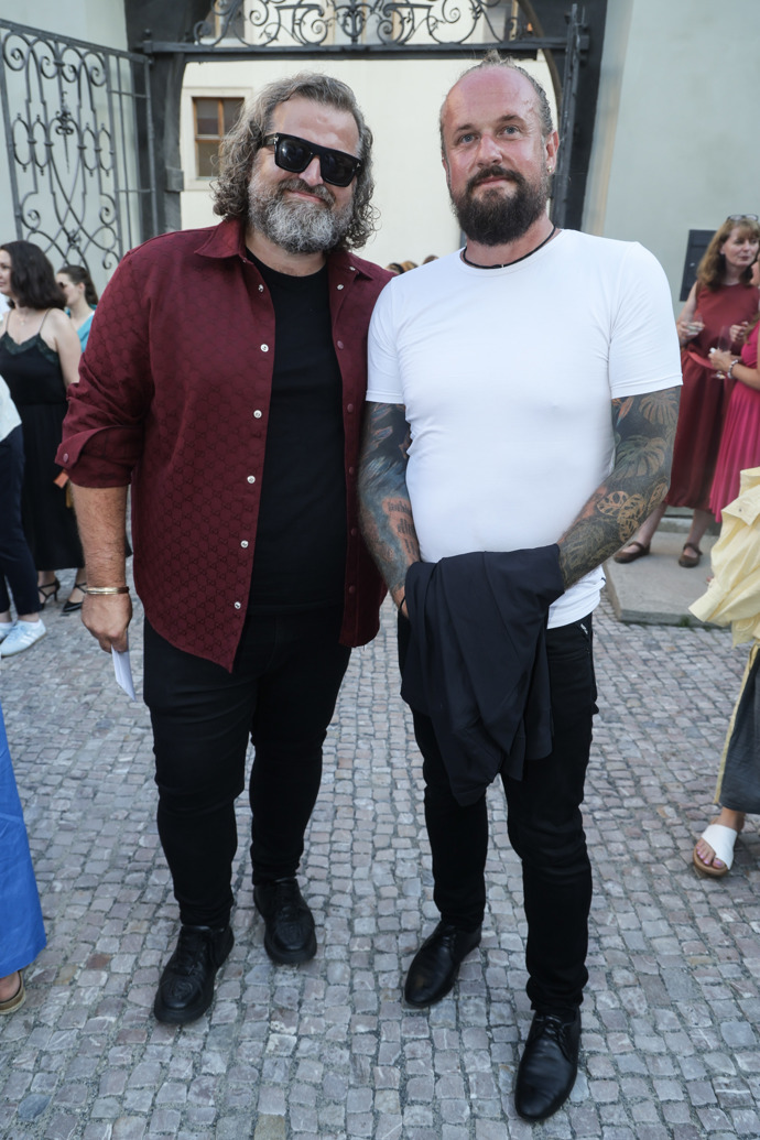 Cukrář Josef Maršálek s partnerem Petrem oblékli ležérní outfity, v jejich pojetí ale byly poměrně elegantní.