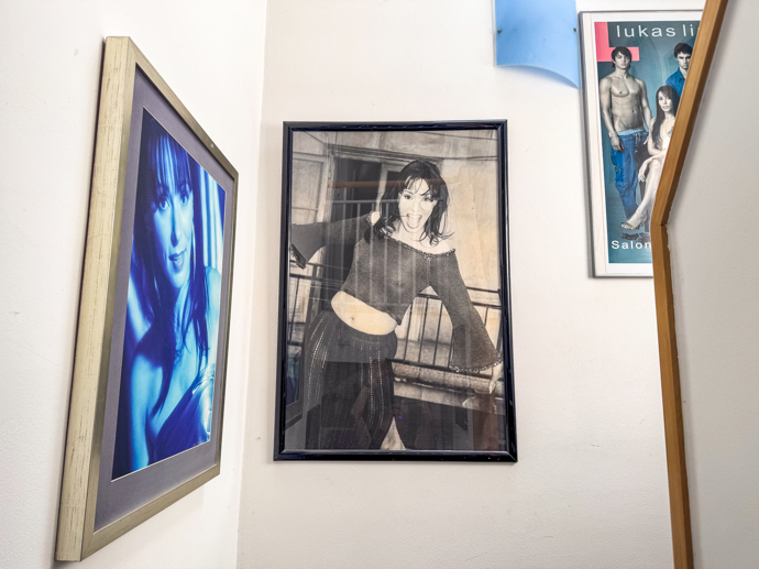 Fotografie podél schodiště