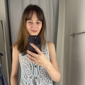 Módní redaktorka Lifee vyrazila do obchodů, aby prozkoumala čerstvé letní výprodeje. Třeba tato háčkovaná vestička se dá nosit místo topu k širokým kalhotám...