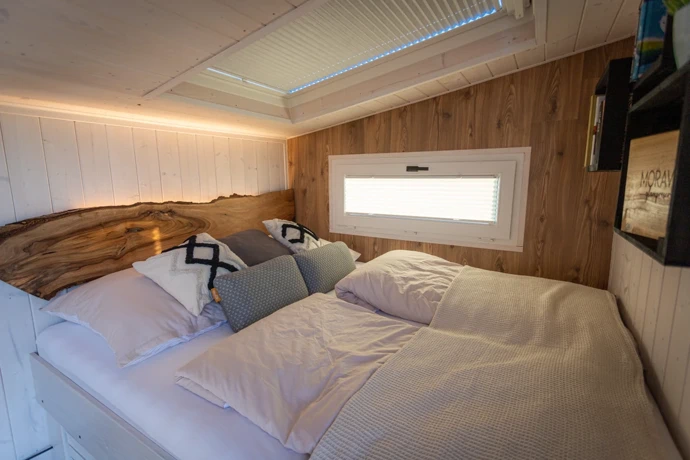 Sauna, gramofon, venkovní kuchyně i farmářské snídaně: Sabina s Petrem připravili pro hosty v Maringotce za humny místo pro snový odpočinek