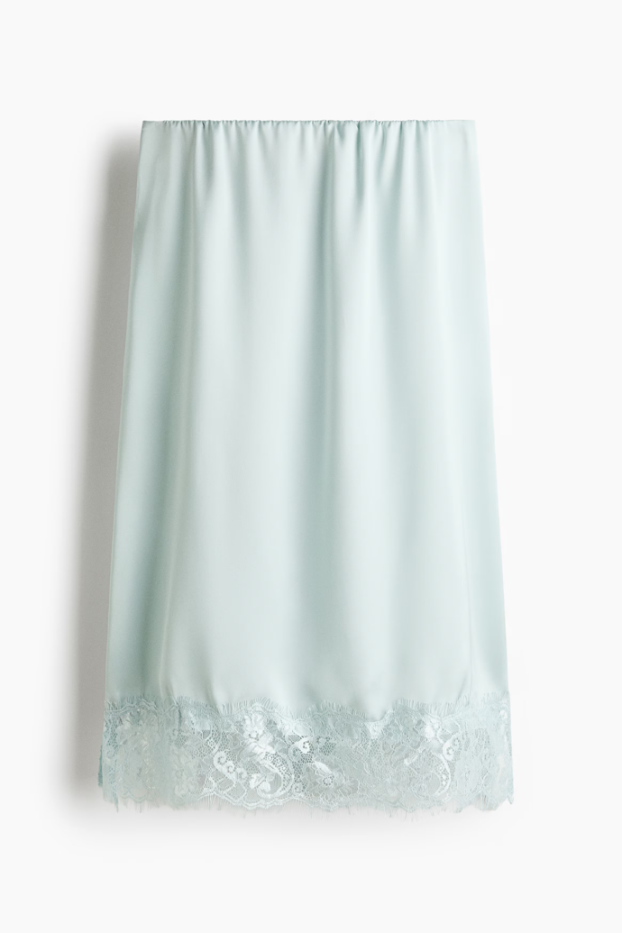Sukně s krajkovým lemem, H&M, původně 479 Kč, v obchodech 299 Kč