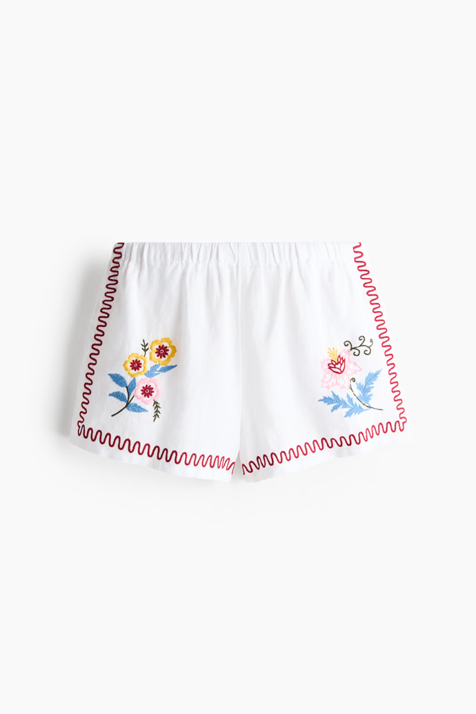 Lněné plážové šortky s výšivkami, H&M, 739 Kč