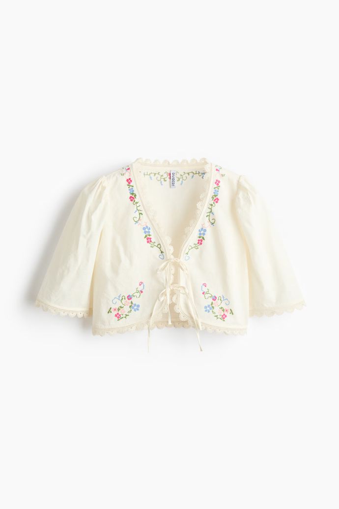 Zkrácená vyšívaná halenka, H&M, 739 Kč
