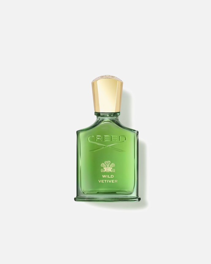 Nový unisex parfém Wild Vetiver od britsko-francouzské značky Creed zachycuje atmosféru anglické zahradní slavnosti plynule přecházející do divoké přírody. Svěží tóny pepře timur se proplétají se zářivým srdcem z růže centifolia. V základu parfému se rozvíjí vetiver v kvalitě millésime, typické pro dům Creed s bohatou historií, pomalu destilovaný tak, aby odhalil ušlechtilou dřevitou hloubku a přirozenou sofistikovanost. Cena vůně se pohybuje od 5 000 Kč.