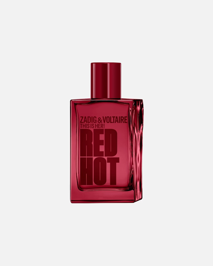 This Is Her! Red Hot Eau de Parfum od Zadig&Voltaire je ovocná, kožnatá vůně pro ženy. Úvodní část  parfému charakterizuje temný ostružinový akord. V srdci se rozvíjejí tóny červeného jasmínu, který dodává vůni hřejivou, smyslnou hloubku. Základu dominuje výrazný vinylovo-kožený akord, který podtrhává silný závěr. Parfém pořídíte od 1 599 Kč.