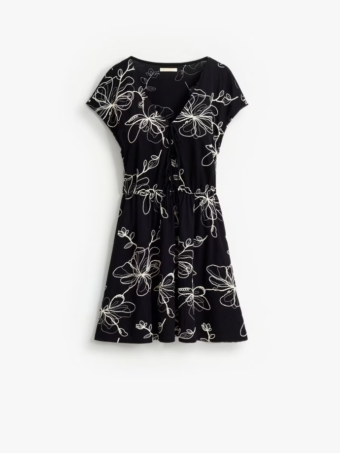 Áčkové mini šaty, Mohito, původně 899 Kč, online 549 Kč