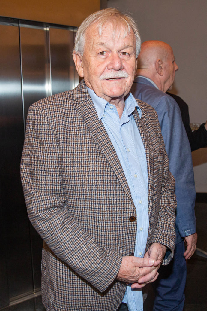 Karel Šíp nás baví se svým typickým knírkem na televizní obrazovce.