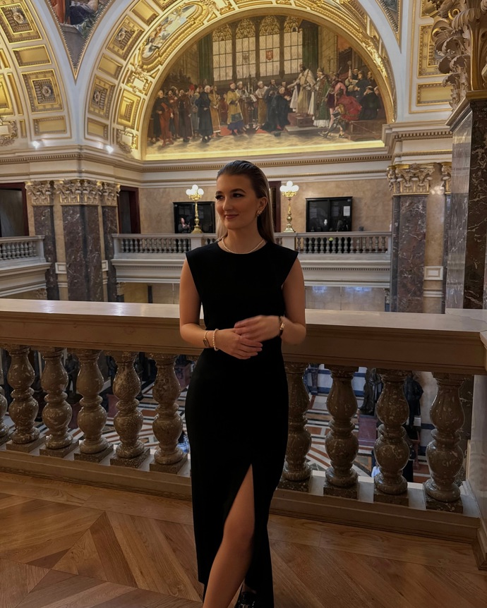 Kristýna Bezděková vystupuje na TV Nova. 