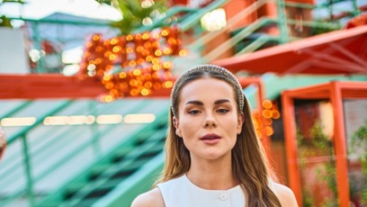 FOTO: Kristýna Svěchotová dorazila elegantně oblečená.