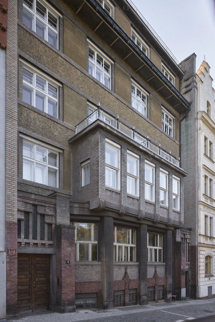 Dům, který znovu ožil. Rekonstrukce bytů v Laichterově domě citlivě navazuje na odkaz Kotěry i Janáka