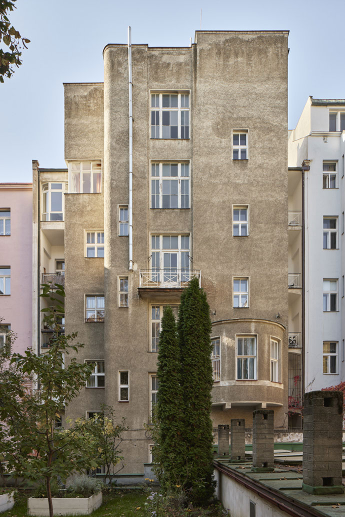 Dům, který znovu ožil. Rekonstrukce bytů v Laichterově domě citlivě navazuje na odkaz Kotěry i Janáka