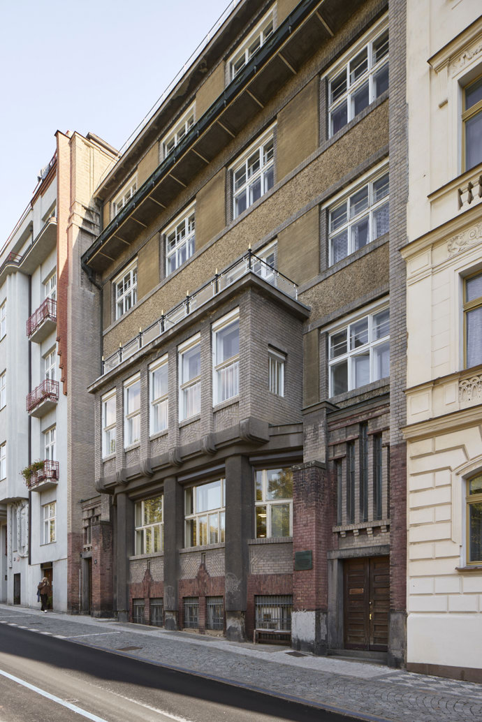 Dům, který znovu ožil. Rekonstrukce bytů v Laichterově domě citlivě navazuje na odkaz Kotěry i Janáka