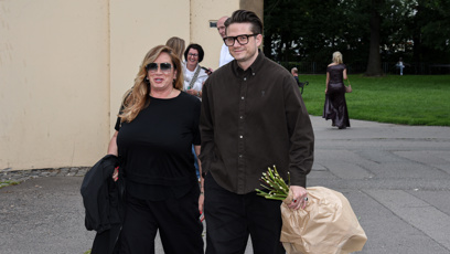 FOTO: Ondřej Brzobohatý dorazil na úterní premiéru muzikálu Klan Baťa v doprovodu své sestry Roly.