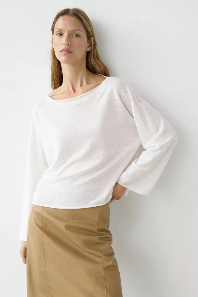Svetr ze 100 % lnu Massimo Dutti, 1 599 Kč Svetr ze 100 % lnu Massimo Dutti, 1 599 Kč