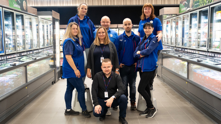 Tesco přidá zaměstnancům na výplatách. Mzdy porostou od srpna, lidé získají i jistotu na další dva roky