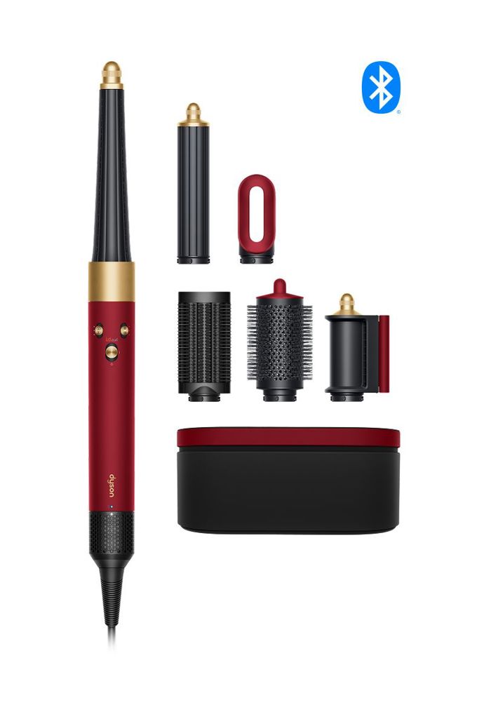Multistyler a vysoušeč vlasů Dyson Airwrap i.d.™ Straight+Wavy v provedení Red Velvet / Gold, 11 990 Kč Multistyler a vysoušeč vlasů Dyson Airwrap i.d.™ Straight+Wavy v provedení Red Velvet / Gold, 11 990 Kč
