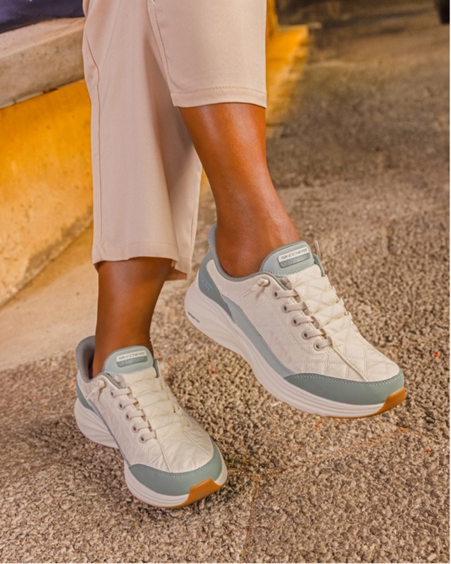 Pohodlí vašich oblíbených pantoflí, tentokrát v podobě tenisek: seznamte se se Skechers Cozy Fit™