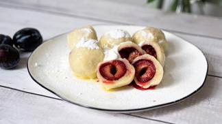 Tvarohové těsto je poklad české kuchyně: Připravte si z něj dokonalé ovocné knedlíky