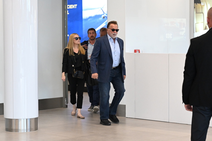 Arnold Schwarzenegger přiletěl do Česka.