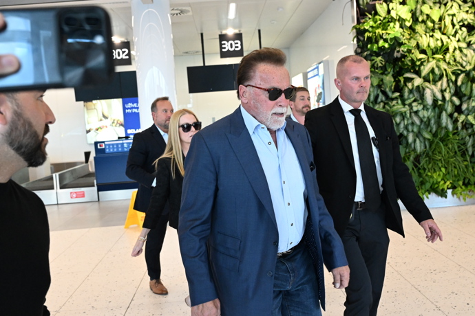 Arnold Schwarzenegger přiletěl do Česka.