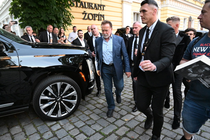 Arnold na Žofíně mezi fanoušky.