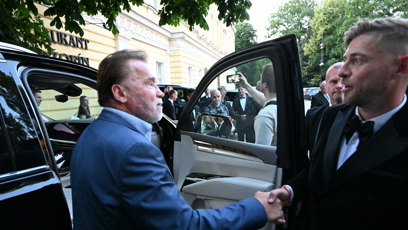FOTO: Arnold dorazil na Žofín.