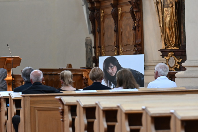 Kateřina koukal z obrazu nahosty.