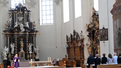 FOTO: Kostel byl téměř prázdný.
